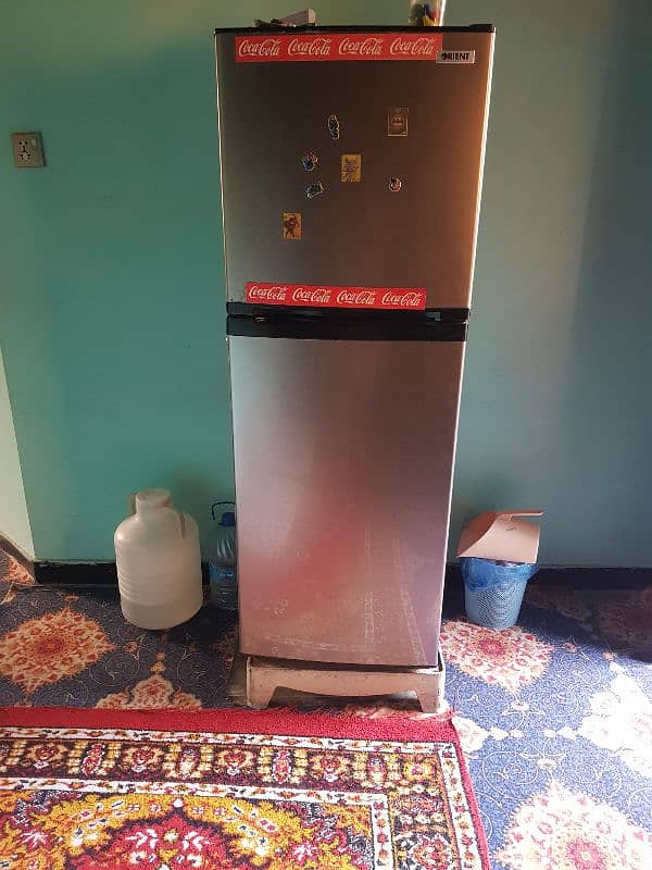 FRIDGE MEDIUM SIZE FOR SALE 2