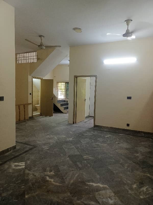 G-11 Real Pics Size 25 - 50 House For Sale Near Main Road And Markaz 4