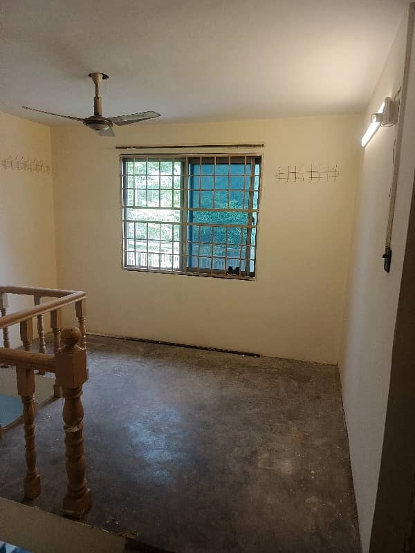 G-11 Real Pics Size 25 - 50 House For Sale Near Main Road And Markaz 11