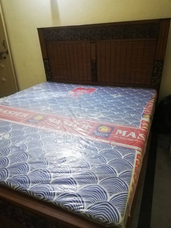 King size double bed with mattress available 3