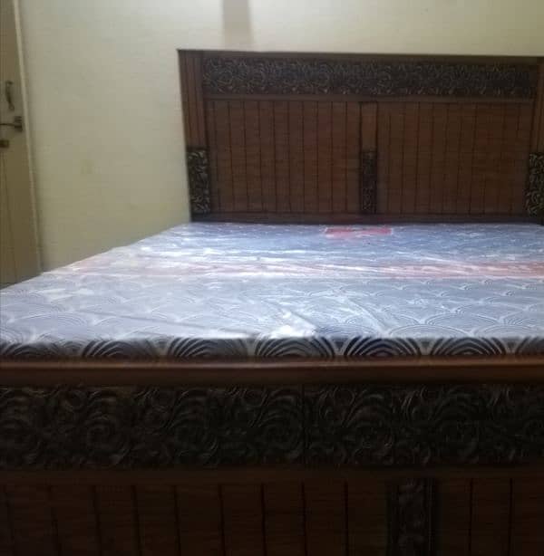 King size double bed with mattress available 4