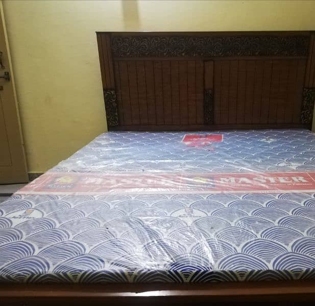 King size double bed with mattress available 9