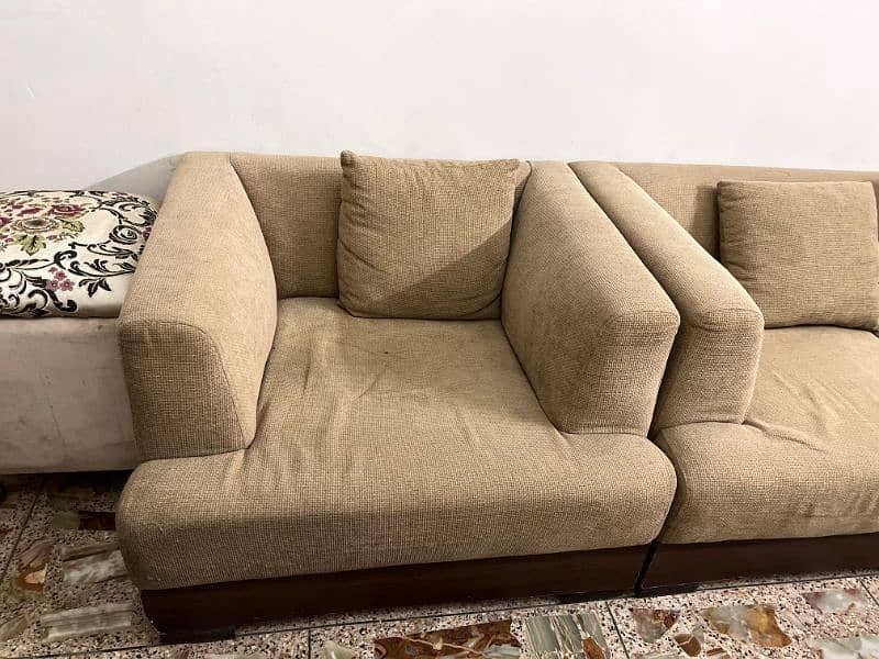 Habbit 6 seater Sofa 4