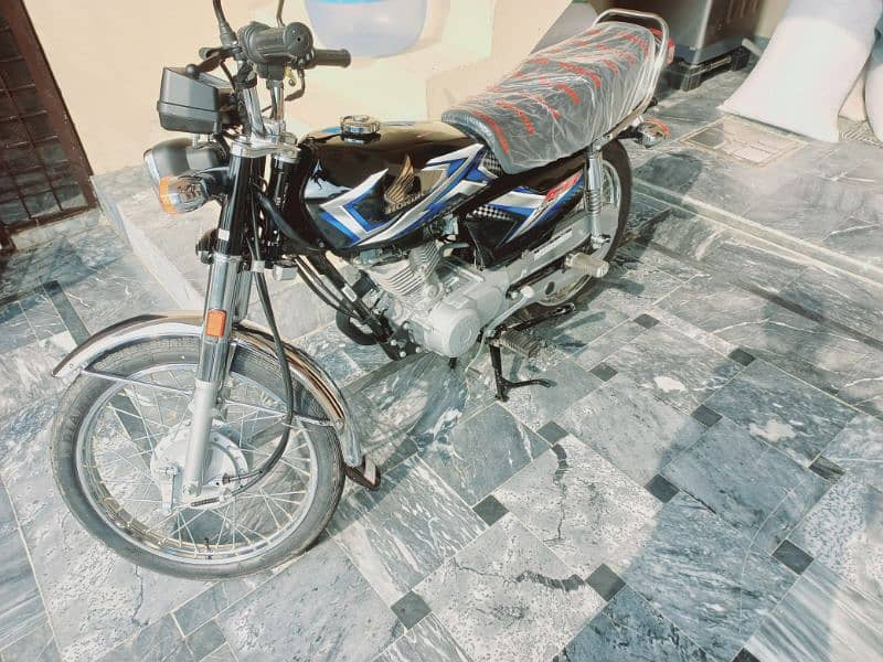 Honda Cg 125 Black. New showroom condition 2