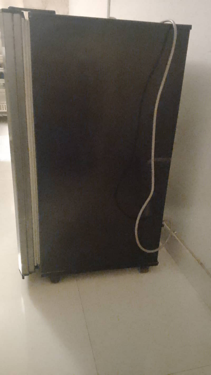 Pel refrigerator moving out urgent sale 1