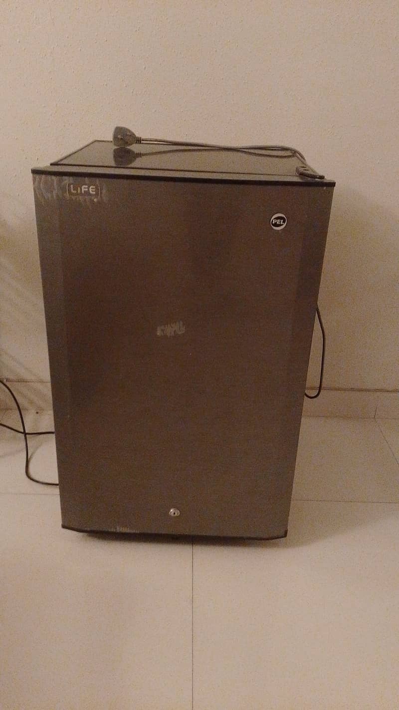 Pel refrigerator moving out urgent sale 3