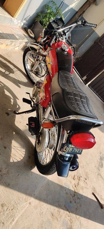 Honda 125 good condition all Punjab number 10