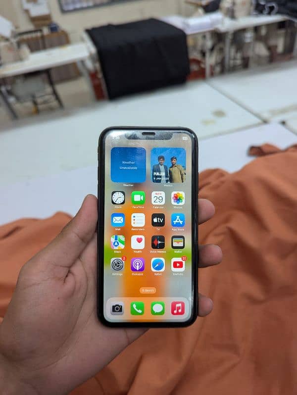 03026897723 iPhone 11 64 GB 10 by 10 condition all okay 8