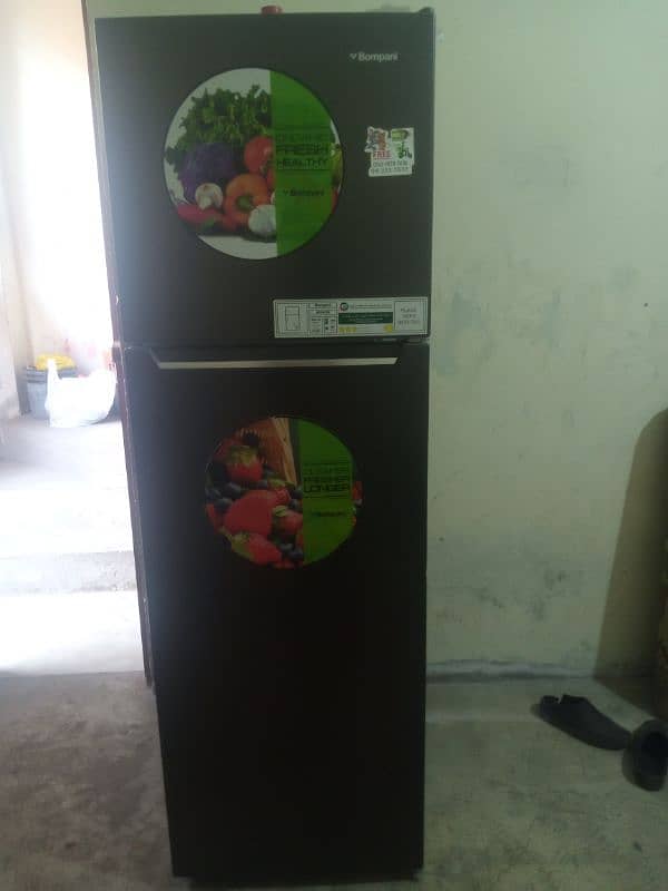 saudia fridge 1 year use . . . . new condition 4