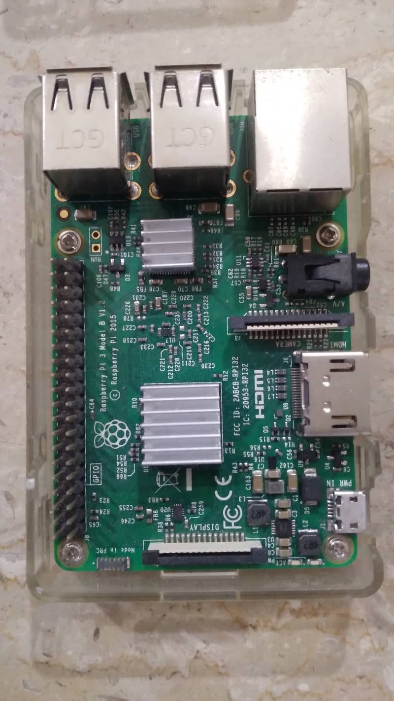 Respberry Pi 3 Model B with case and hdmi cable 0