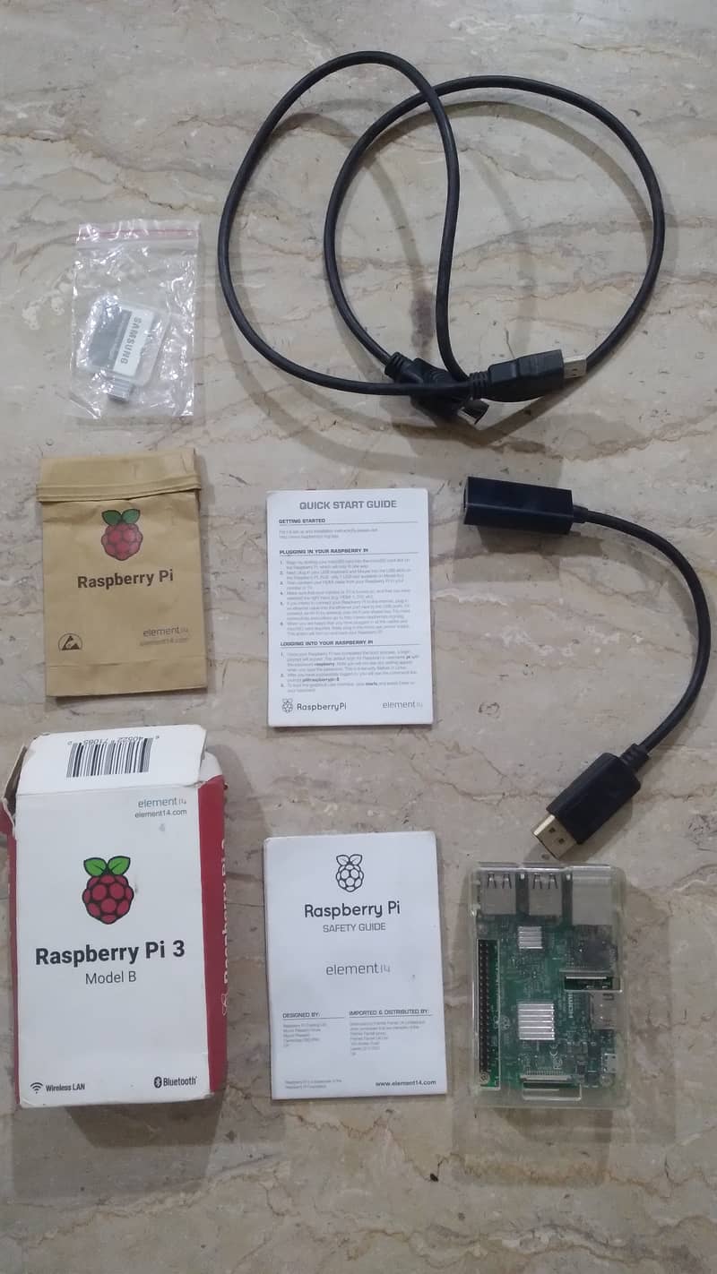 Respberry Pi 3 Model B with case and hdmi cable 7