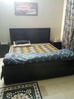 king bed n dresser