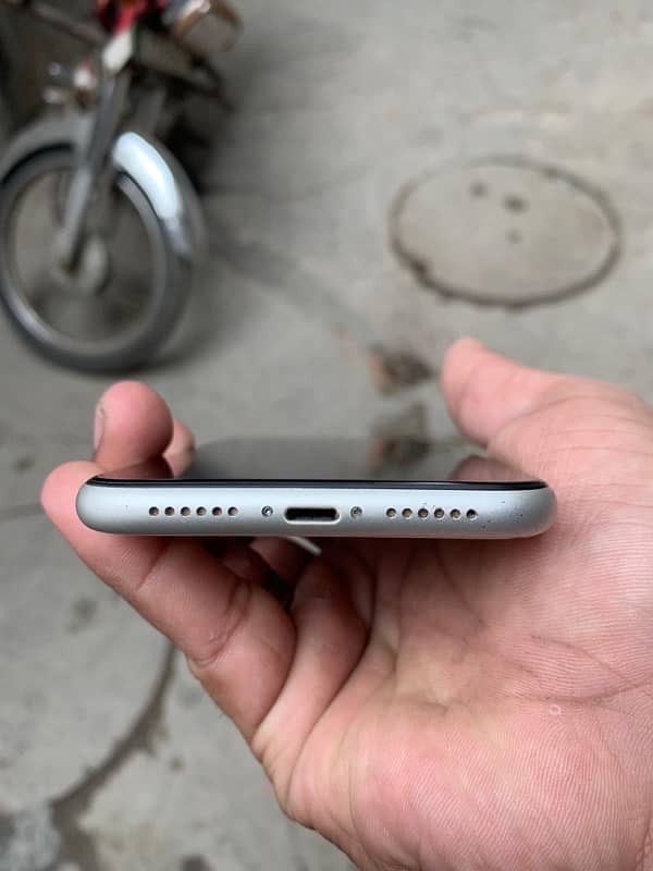 iPhone 11 128 gb factory unlock 2monsim avail 10by10 exchange possible 2