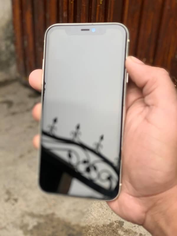 iPhone 11 128 gb factory unlock 2monsim avail 10by10 exchange possible 5