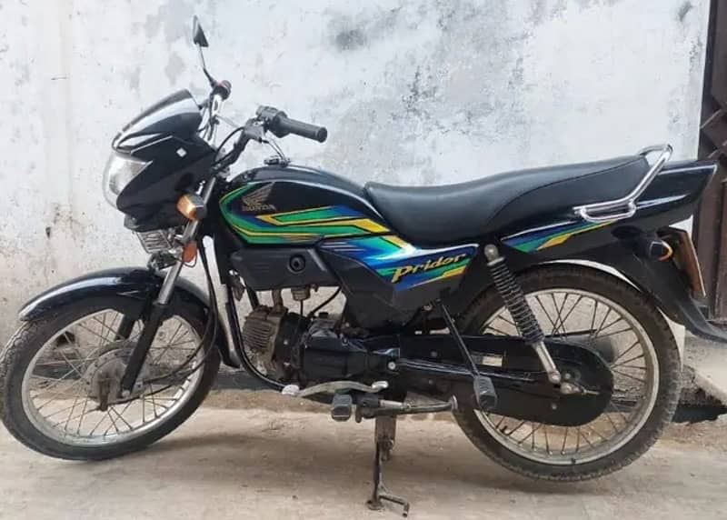 Honda motorcycle Pridor 4