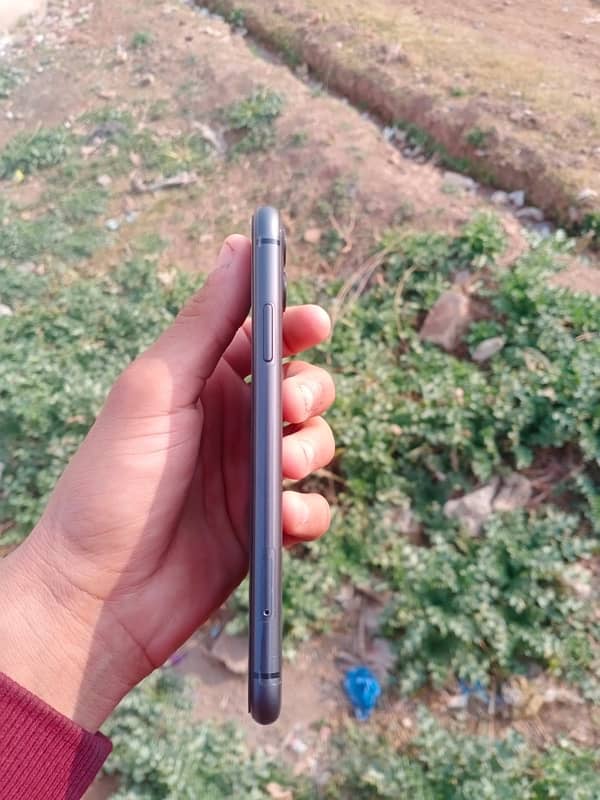 IPhone 11 non pta condition 10/10 64gb health 94 2