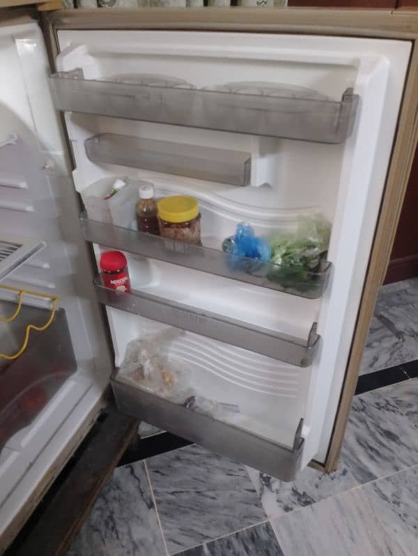 Dawlance refrigerator Full size For Sale 6