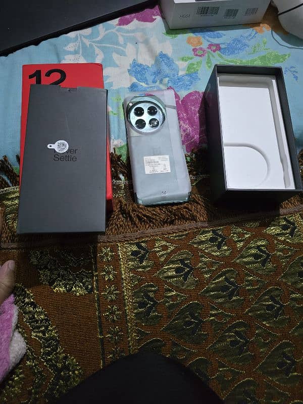 Oneplus 12 . . 16/ 512. . official PTA approved. complete box 3