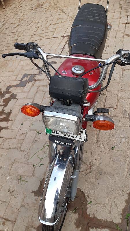 honda 70 9/10 condition lahore no documents ok 3