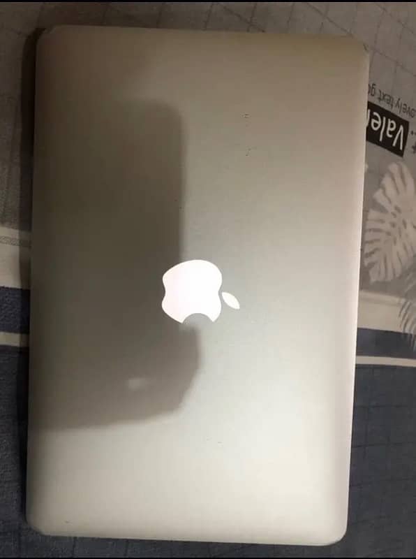 MacBook Air 11” early2015 0