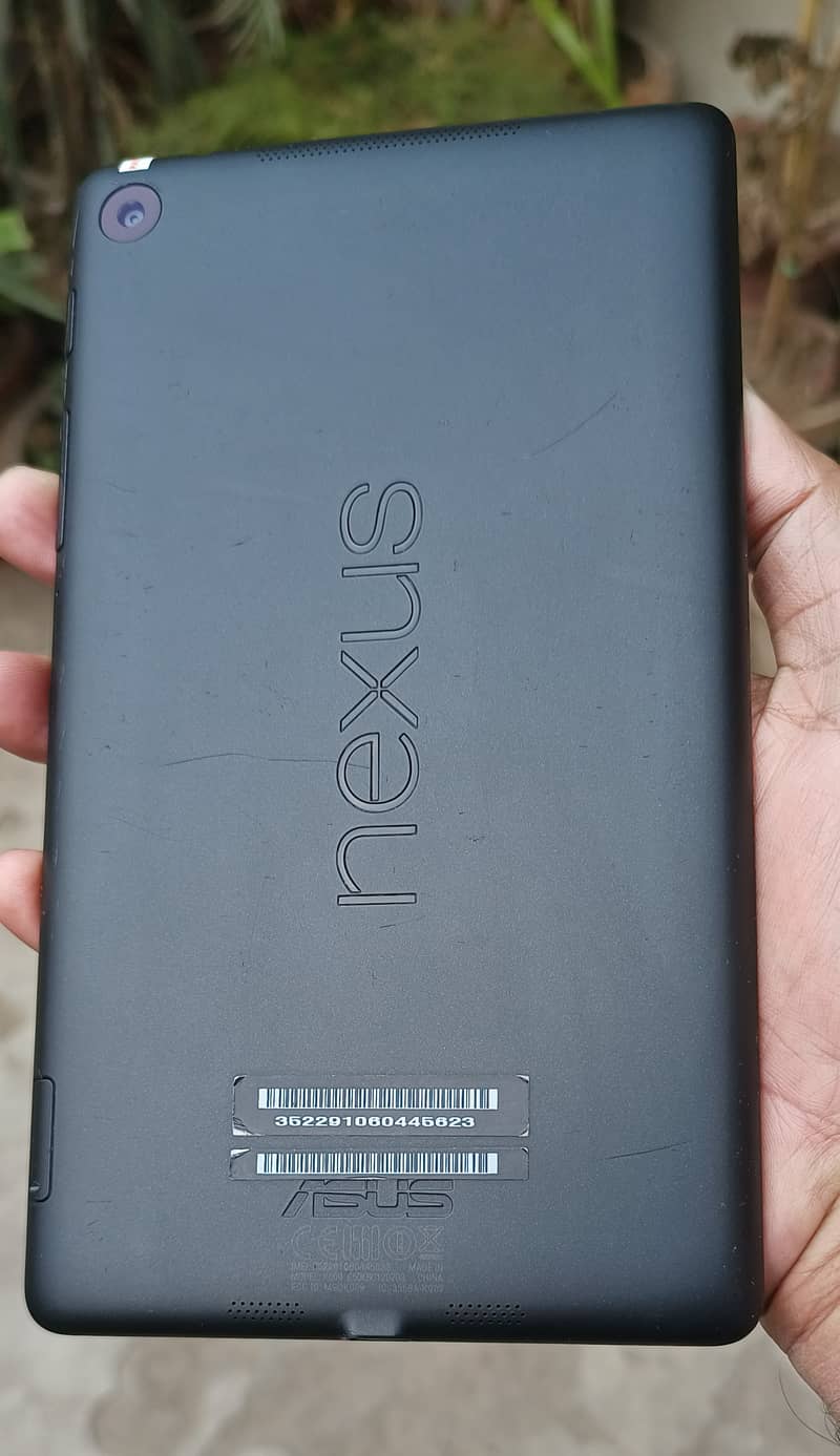 Asus Google Nexus 7 Tablet. { 7" Display. 2+32 GB. Front Back Camera) 1