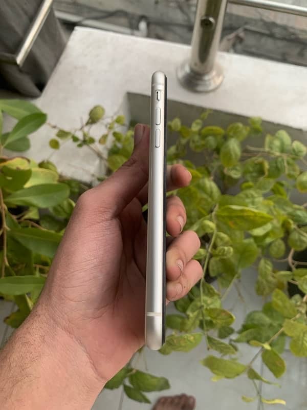 Iphone 11 64gb jv Watsapp 03044873819 2