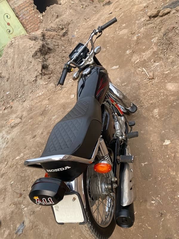 Honda CG125 for sale. contact us only serious buyer 03204343405 2