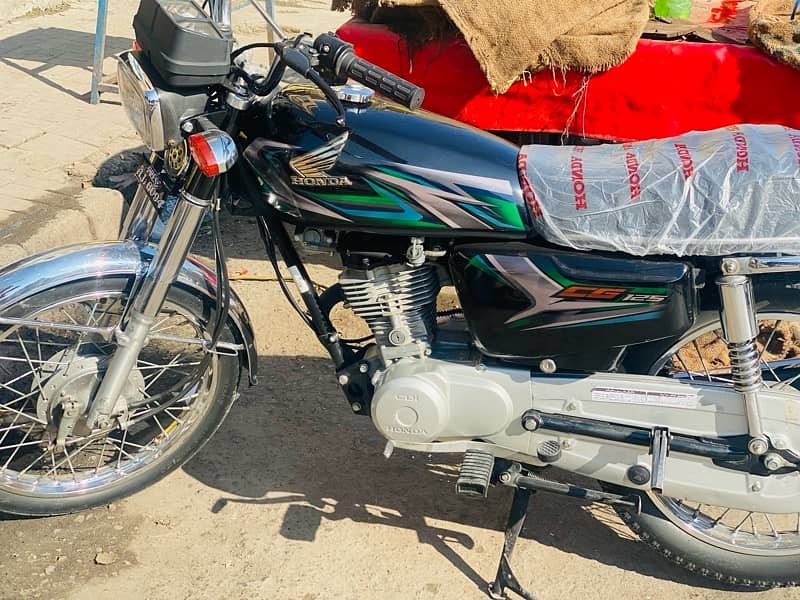 Honda 125 23 /22ALl punjab num 03351581871 4