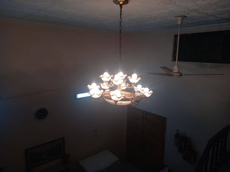 roof hanging chandelier 12xlights  branded price negotiable 0