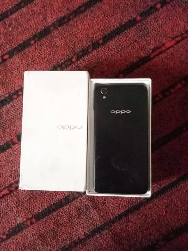 I am selling my oppo a37f 2.16 with box 3