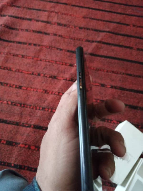 I am selling my oppo a37f 2.16 with box 4