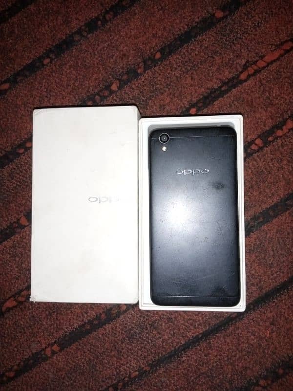 I am selling my oppo a37f 2.16 with box 7