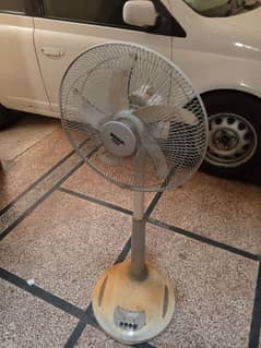 Sogo AC/ DC pedestal fan