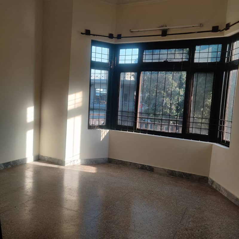 Upper portion for rent in g-11 Islamabad 1