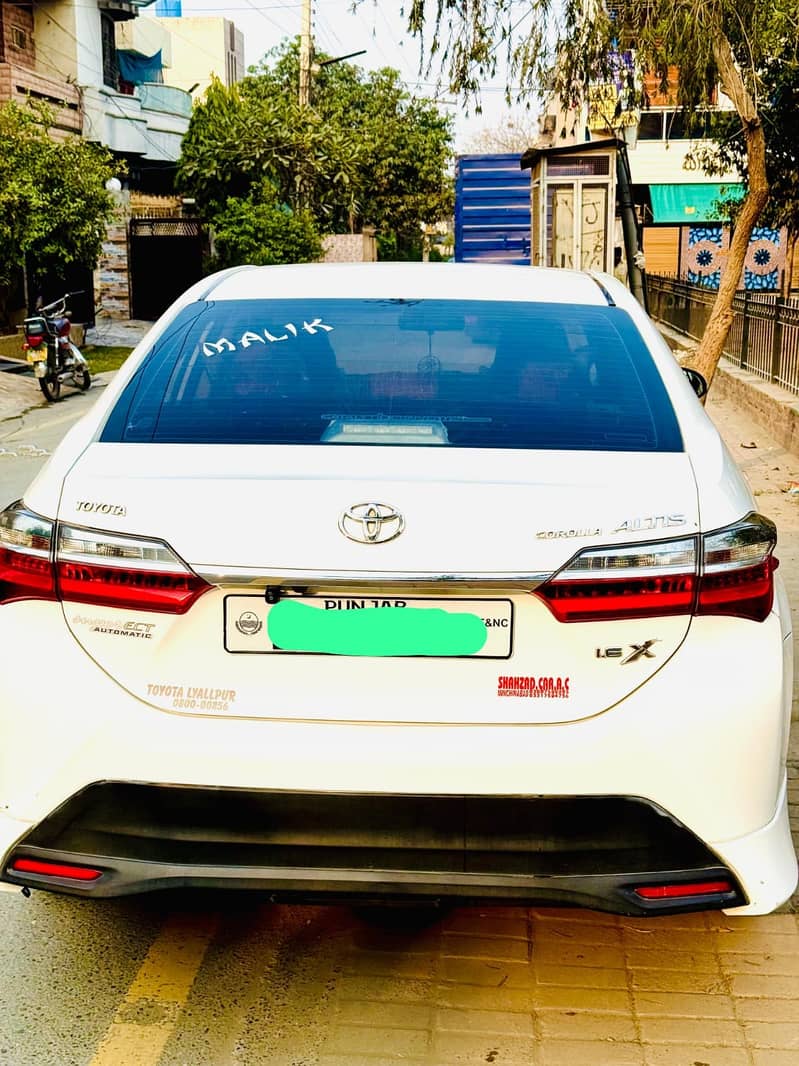 Toyota Corolla Altis 1.6 Model 2018 4