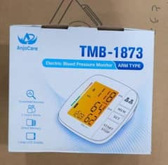 Compact blood pressure monitor