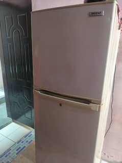 im selling refrigerator  Orient