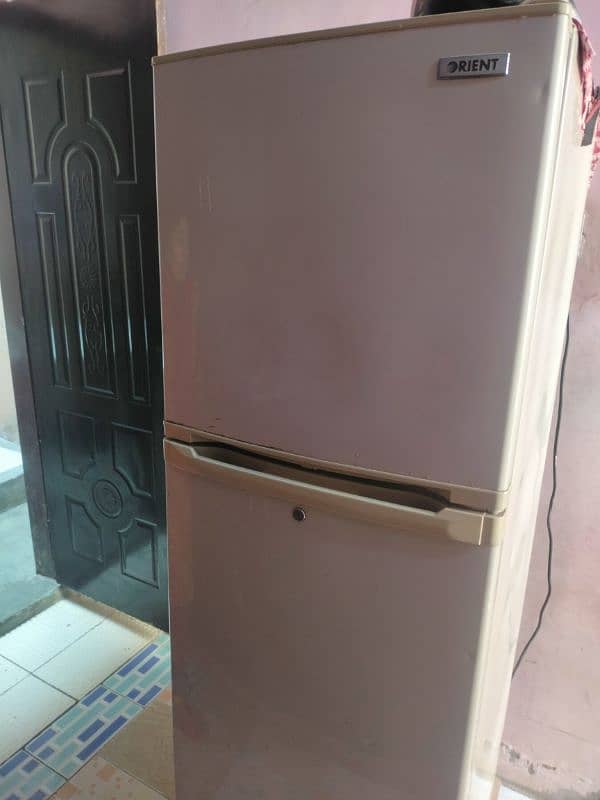 im selling refrigerator  Orient 0