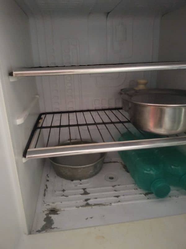 im selling refrigerator  Orient 1