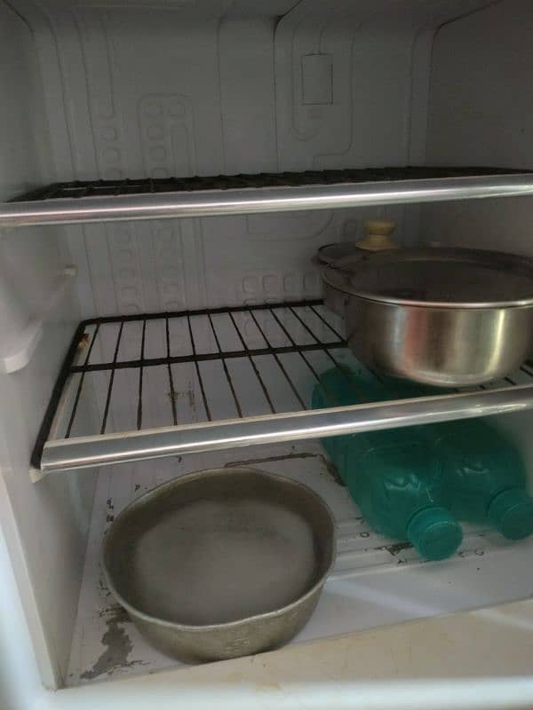 im selling refrigerator  Orient 2