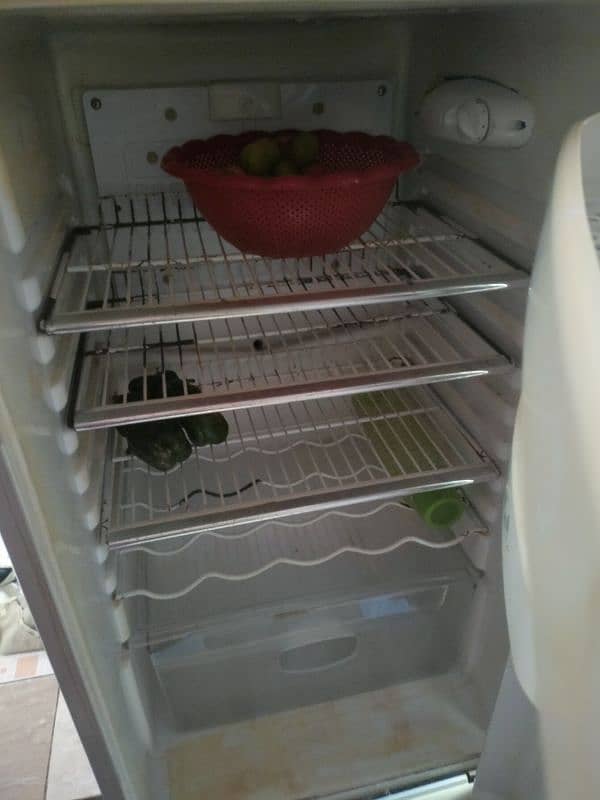 im selling refrigerator  Orient 5