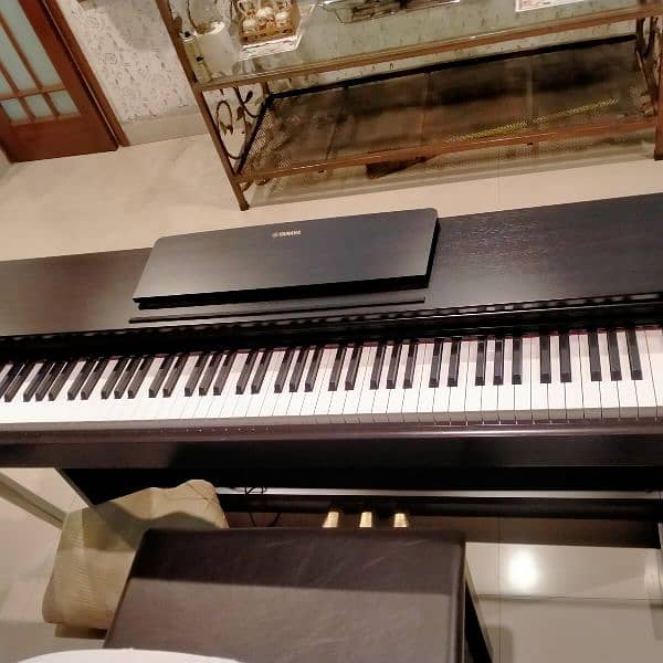 Yamaha Arius YDP-103R Digital Home Piano|APC UPS 1500 1