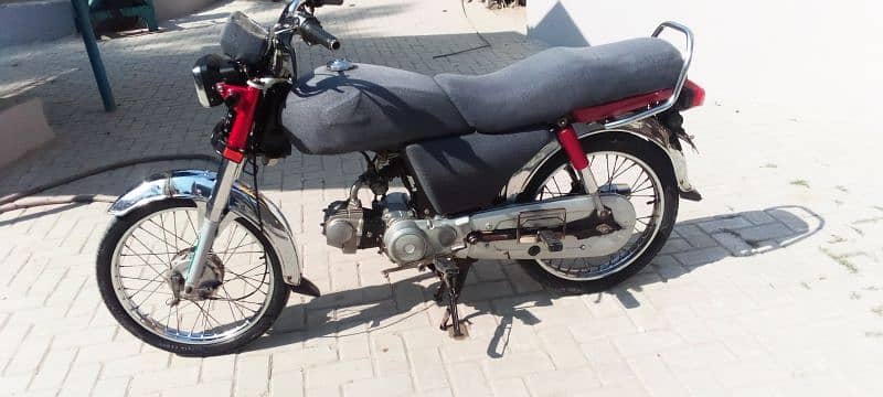 Honda CD70 2015 8