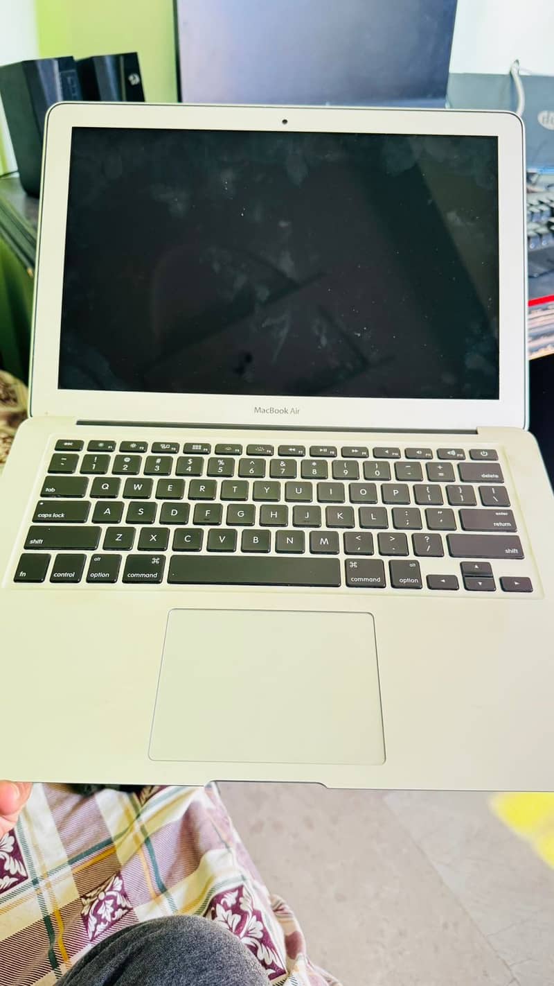 Apple Damage Macbook Air 1