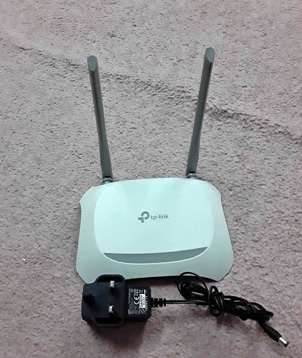 TP LINK TL-WR840N Router 1