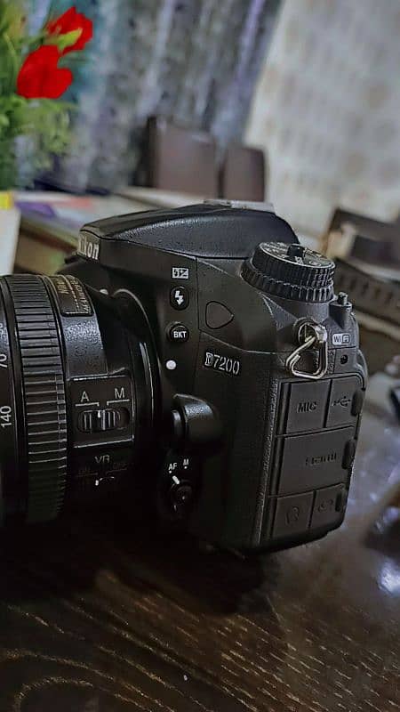 Nikon D7200 with 18  140 lens and 2 bettery 2