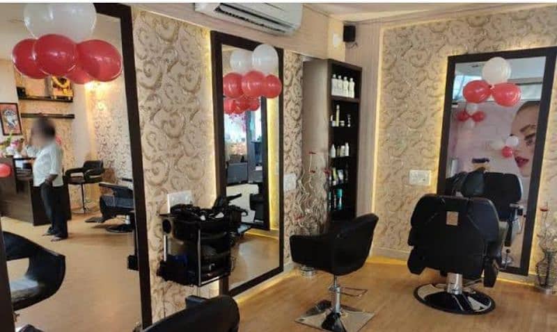 MFM beauty Parlour mai trained female staff ki zarurat ha 0