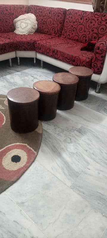 4 stools 0