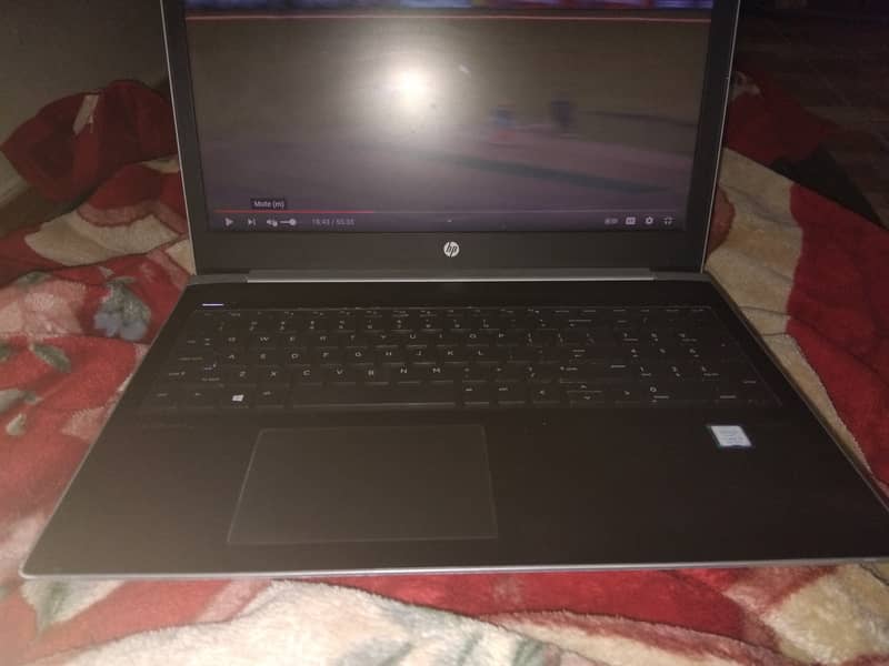 Full screen HP wd 125 ssd 4gb ram. Core i3 7th gen 7