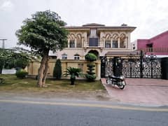 SPANISH SLIGHTY USED BEAUTIFULL HOUSE AVAILABLE FOR SALE AT HOT LOCATION IN DHA PHASE 3